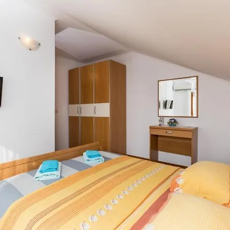 Apartment Memunic - One Bedroom With Garden View