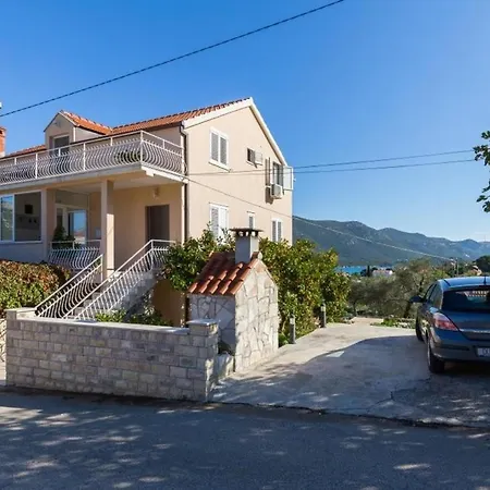 Memunic - One Bedroom With Garden View *